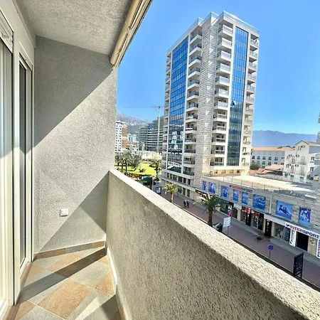 Maxim Apartment *